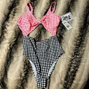 ❣️Brand new one piece bathing suit!❣️